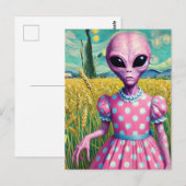 Roze Alien in een Polka Dot Jurk in Tarweveld Briefkaart (Voorkant / Achterkant)