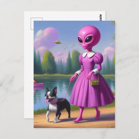 Roze alien loopt met haar Boston Terrier Briefkaart (Voorkant / Achterkant)