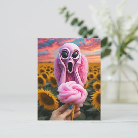 Roze Alien schreeuwt in Van Gogh Zonnebloemveld Briefkaart (Staand voorkant)