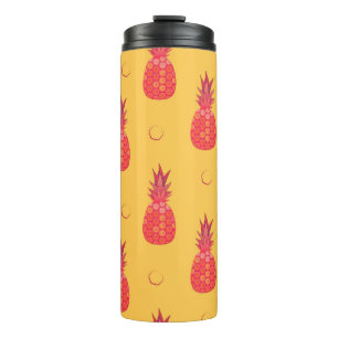 Roze ananas op oranje achtergrond. Naadloos stuk Thermosbeker