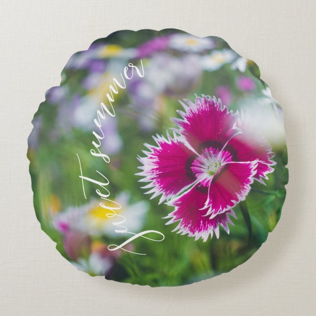 Roze anjer met mazen rond kussen (Voorkant)