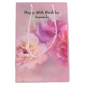 roze anjers met stijlvolle foto van zaterdag medium cadeauzakje (Voorkant)