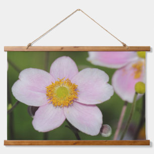Roze annemon hangend wandkleed