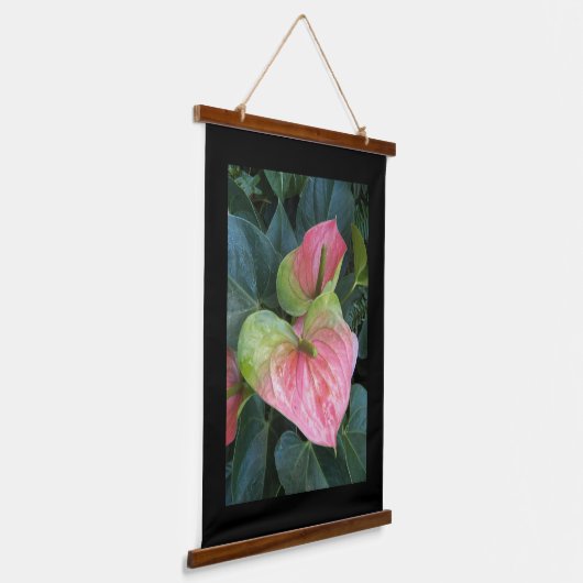 Roze Anthurium Bloeit met Zwarte Rand Hangend Wandkleed (Gebogen)