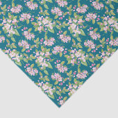 Roze appelbloesem bloemmotief op donkerblauw tissuepapier (Detail)