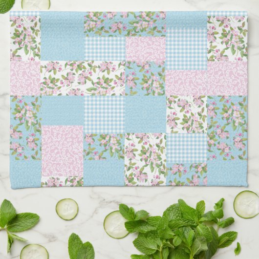 Roze Apple Blossom op Blue Faux Patchwork Theedoek (Gevouwen)