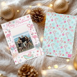 Roze & Aqua Flamingo Strand Kerstfoto Feestdagenkaart<br><div class="desc">PreppyPrint.com - Vier Kerstmis in stijl! Voeg uw persoonlijke touch toe aan deze kerstkaarten. Breng dit ontwerp ook over op de producten van uw keuze! Klik op het vakje onder "Zazzle Logo" om de Zazzle logo van de achterkant van de kaart te verwijderen. Ga naar mijn designerwinkel, PreppyPrint.com, voor het...</div>