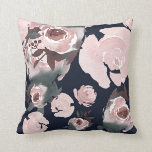 Roze aquarelrozen donker marineblauw bloemmotief kussen