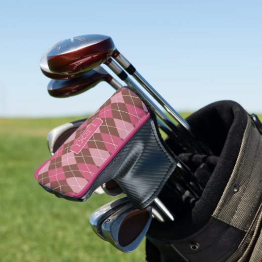 Roze Argyle op bruin  patroon met elke naam Golfheadcover (Insitu)