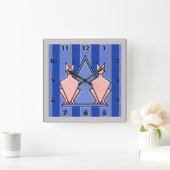 Roze Art Deco Cats op Blue Striped Background Vierkante Klok (Huis)