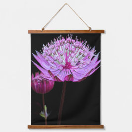 Roze Astrantia Bloem op Zwarte Bloem Hangend Wandkleed