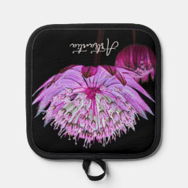 Roze Astrantia Bloem op Zwarte Bloem Pannenlap