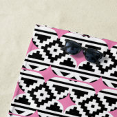 Roze aztec patroon strandlaken (In situ)