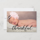 Roze Baby Aankondiging Dankbaar Script, zwart type (Voorkant)
