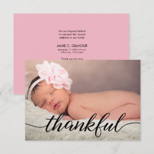 Roze Baby Aankondiging Dankbaar Script, zwart type