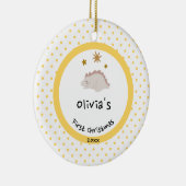 Roze Baby Dino | Eerste kerstmangelpokadot Keramisch Ornament (Rechts)