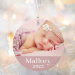 Roze Baby Girl Persoonlijke naam Foto Ornament<br><div class="desc">Eenvoudig elegant foto-ornament voor de Eerste Kerstmis van baby kan worden gepersonaliseerd met een pasgeboren foto en een aangepaste tekst voor de voornaam. Verkies om de zelfde foto op beide kanten of twee verschillende foto's te omvatten. De dusty roze achtergrondkleur van het roos kan worden veranderd om uw foto's aan...</div>