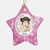 Roze Baby Meisje Eerste Kerstnaam Foto Keramisch Ornament (Links)
