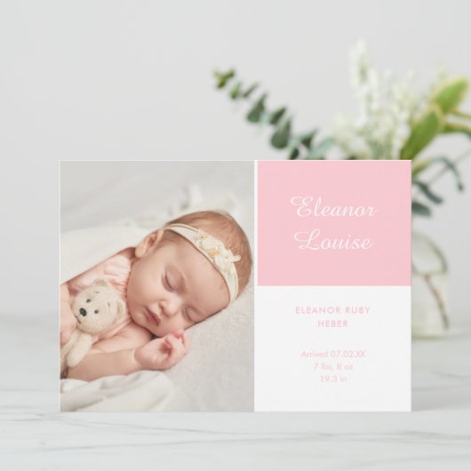 Roze Baby Meisje Elegant Script Foto Geboorte Aankondiging (Staand voorkant)