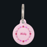 Roze Baby Meisje Vlinders en Bloemen Aangepast Huisdierpenning<br><div class="desc">Deze geweldige huisdierenlabel bevat een digitaal kunstbeeld van een groep bloemen en vlinders, elk een tint roze om een babymeisje te vertegenwoordigen. De bloemen omvatten Dahlias, waterlelies, vergeet-mij-nietjes en chrysanten. De bloemen en vlinders zijn in een cirkel gerangschikt en er is aangepaste tekst in de cirkel, zodat u deze kunt...</div>