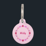Roze Baby Meisje Vlinders en Bloemen Custom Huisdierpenning<br><div class="desc">Dit geweldige huisdier label is voorzien van een digitale kunst afbeelding van een groep van bloemen en vlinders, elk een tint van roze om een baby meisje te vertegenwoordigen. De bloemen zijn Dahlia's, waterlelies, vergeet mij niet en Chrysanten. De bloemen en vlinders zijn gerangschikt in een cirkel en er is...</div>
