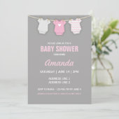 Roze Baby shower Uitnodiging, Clothesline Thema Kaart (Staand voorkant)