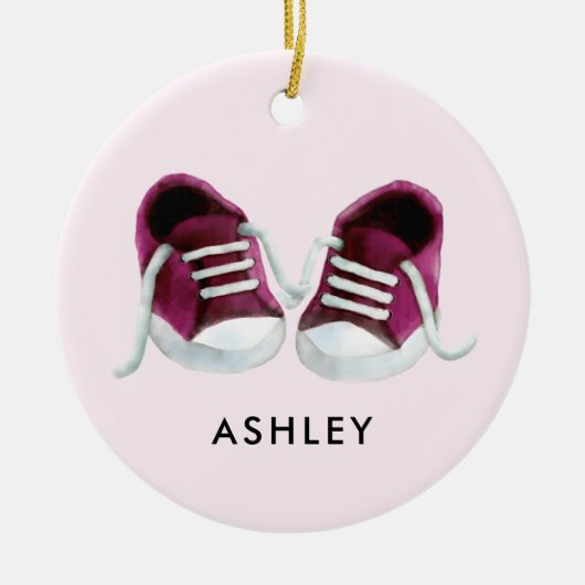 Roze Baby Sneakers Ornament, kerstcadeau Label Keramisch Ornament (Voorkant)