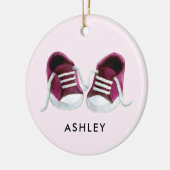 Roze Baby Sneakers Ornament, kerstcadeau Label Keramisch Ornament (Links)
