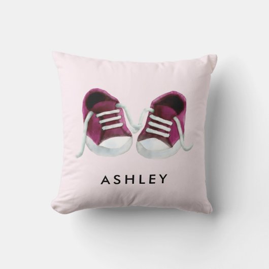 Roze Baby Sneakers Pillow, met naam, voor Nursery Kussen (Voorkant)