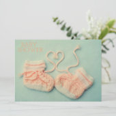 Roze babymeisjesbootjes foto-doucheuitnodiging kaart (Staand voorkant)