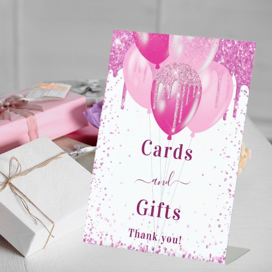 Roze ballonnen witte gastfeestkaarten cadeaus reclamebord met voetstuk