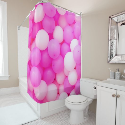 Roze Ballons Feestelijke achtergrond ontwerp. Douchegordijn (In situ)