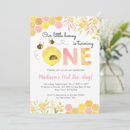 Roze Bee Eerste 1e verjaardag Uitnodiging Meisje (Staand voorkant)