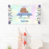 Roze Beer Race auto Tropische bloem Verjaardagsfee Spandoek (Insitu)