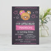 Roze Beer Verjaardagsuitnodiging Kaart (Staand voorkant)