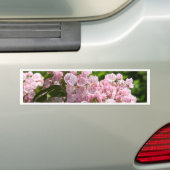  roze bergLaurel Flowers Bumpersticker (Op auto)