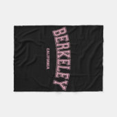 Roze Berkeley California Ca Varsity Stijl Op Berke Fleece Deken (Voorkant (Horizontaal))