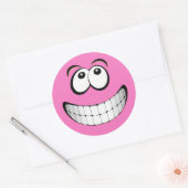Roze Big Grin Gezicht Ronde Sticker (Envelop)