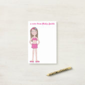 Roze Bikini, eerlijke huid met bruine ogen en blau Post-it® Notes (Op bureau)