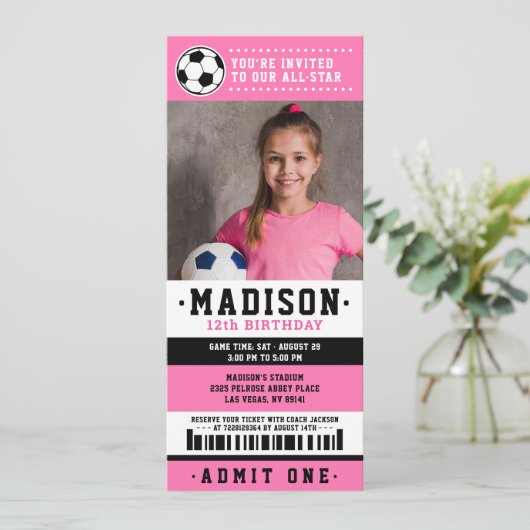 Roze Black Soccer Ticket Birthday Party foto Kaart (Staand voorkant)