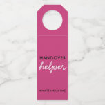 Roze Black Wedding Hangover Helper Label w Hashtag<br><div class="desc">Zwarte,  witte en roze bruiloft voor flessenhangers/Labels met het gezegde 'Hangover Helper'. Pas de kleuren en uw trouwhashtag aan en gebruik deze in uw trouwwelkomsttas,  als een gunst of als een grappige wegwerpactie op uw achterfeestje. Geschikt voor alle verschillende flesgrootten. Ideaal voor Bachelorette en Hen Party ook!</div>