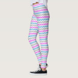 Roze, blauw en grijs Zig Zag Chevron Pattern Leggings<br><div class="desc">Helderroze,  blauw en lichtgrijs zigzagpatroon op witte leggings.</div>