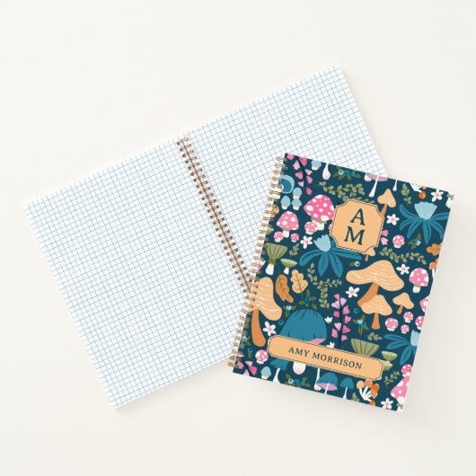 Roze Blauw Whimsical Mushroom Patroon Monogram Notitieboek (Binnen)