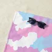 Roze Blauw Wit Camo Abstract Strandlaken (In situ)