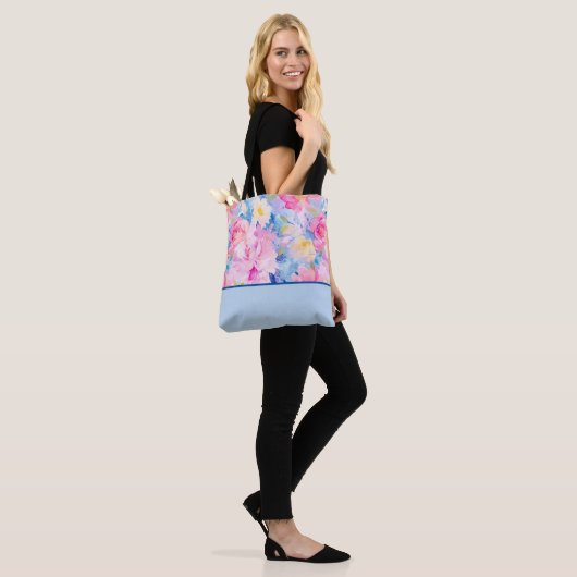 Roze, Blauwe Abstracte Waterverf Bloemen Kleurenbl Tote Bag (Op model)
