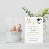 Roze blauwe bloemen Cross Twins Photo Baptisme Kaart (Staand voorkant)