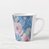 Roze Blauwe Bloemen Glanzen Latte Mok (Rechts)