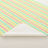 Roze, blauwe en bruine strepen op geel sherpa deken (3/4)