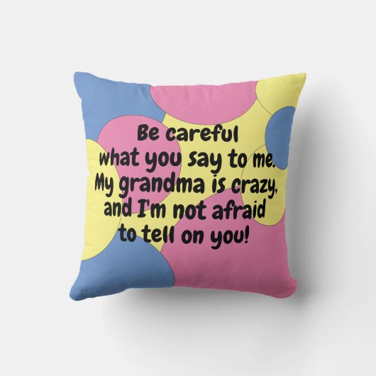 Roze blauwe geel Mijn grootmoeder is gek op Tattle Kussen (Achterkant)
