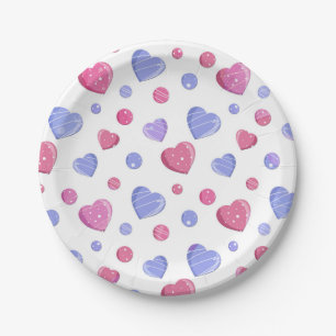 Roze, blauwe harten op een witte achtergrond. papieren bordje